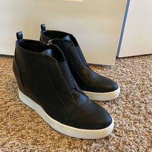 Black heeled sneakers size 9